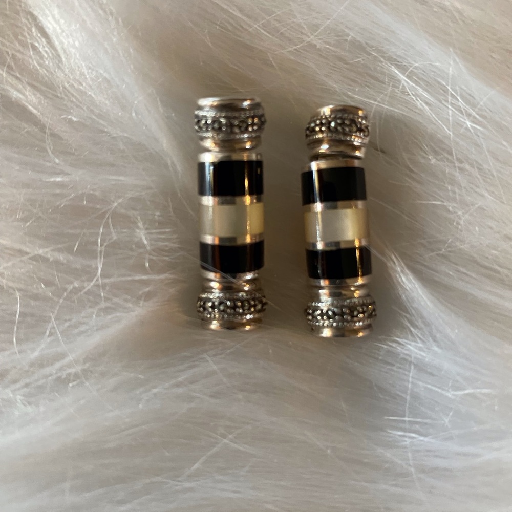 ✨Vintage✨ Sterling silver, MOP, Onyx and Marcasite Earrings